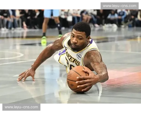 马库斯-斯马特Ins晒自己的赛场照：目前湖人以32胜19负排名西部第五